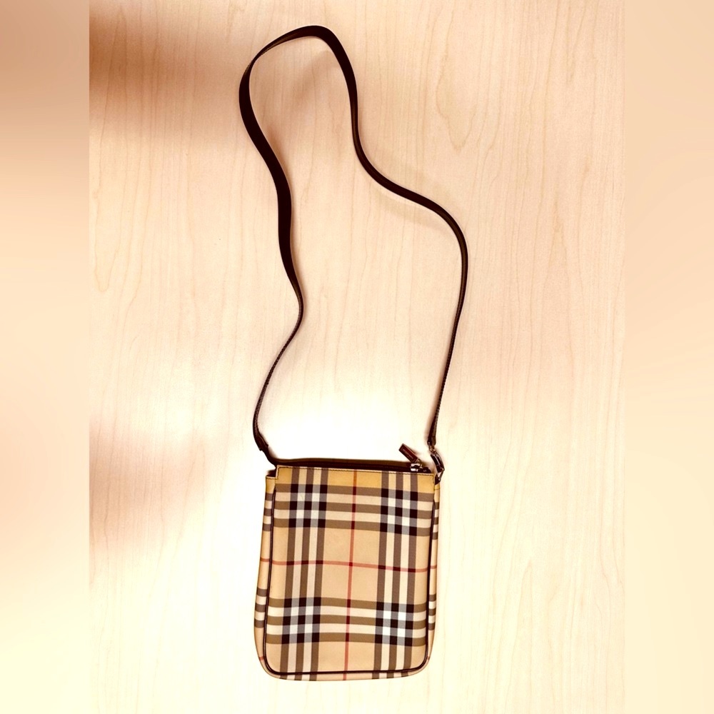 WOW POSHMARK - FESTIVAL READY Authentic Burberry Crossbody w/Hands-free Freedom! - Picture 5 of 12